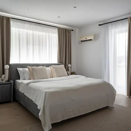 Grand 3br Near Athenaeum & Calea Victoriei アパート *